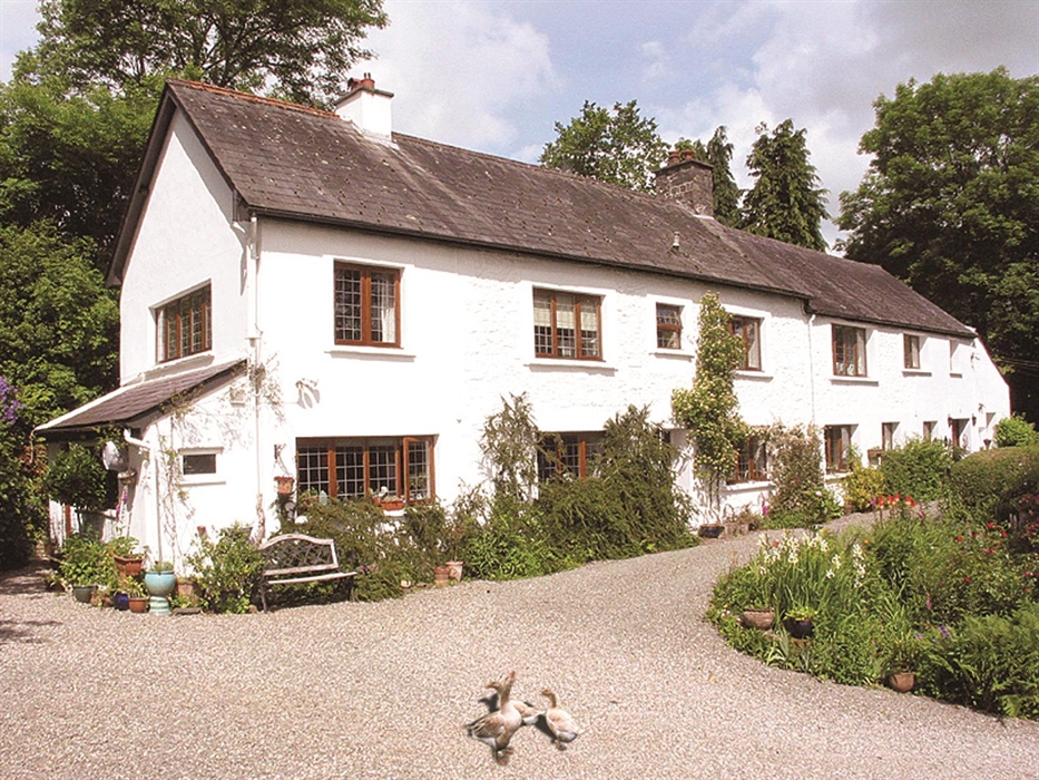 Allt y Golau Farmhouse
