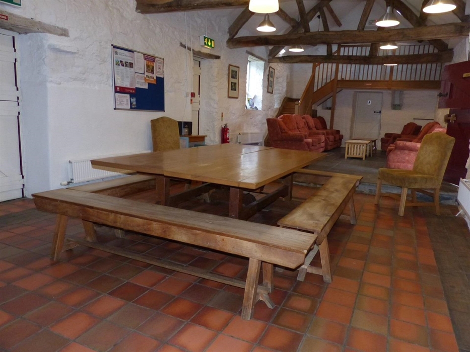 Hendre Isaf Bunkhouse Dining Area