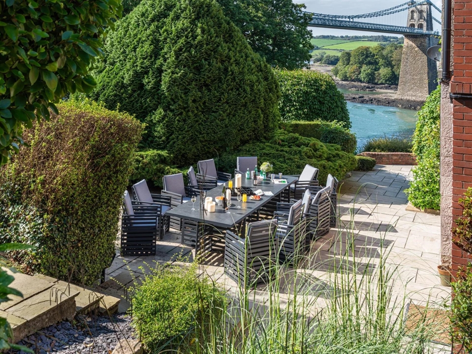 Telford House – Waterside Terrace & Gardens