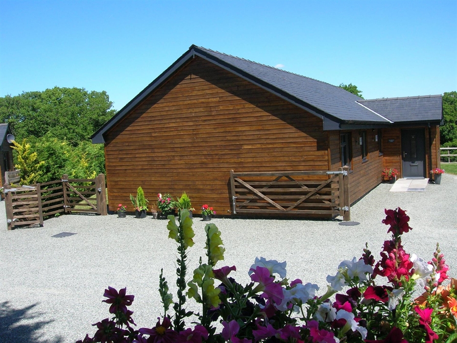 Fully grown hedge between the 2 lodges for total privacy.