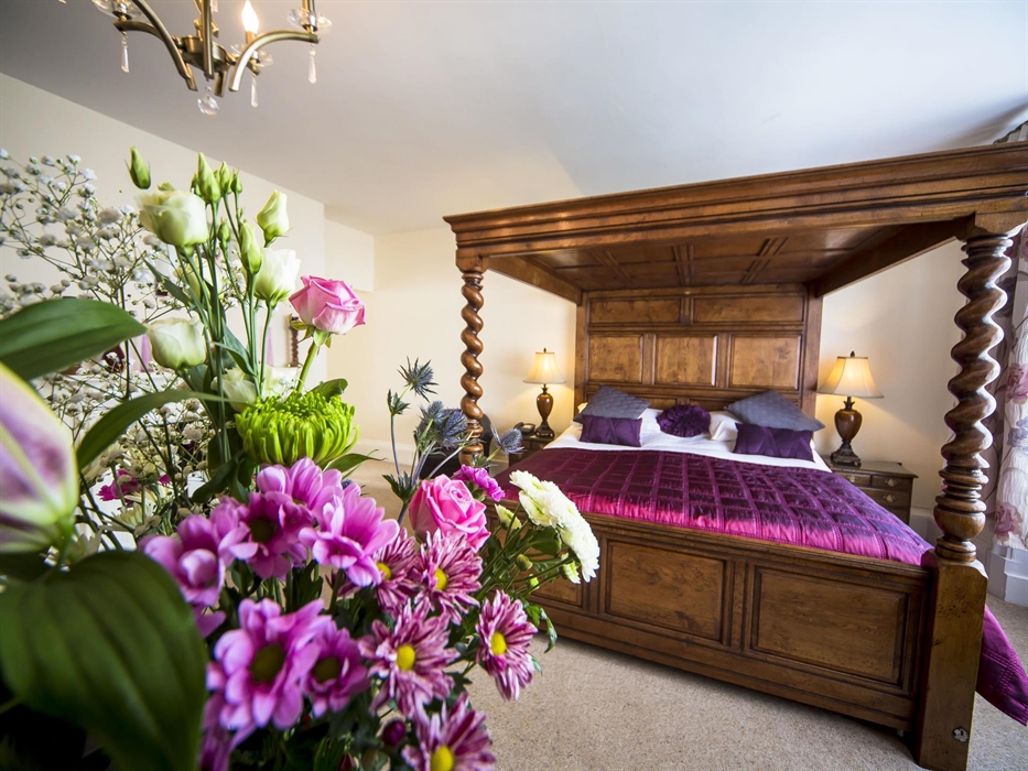 Black Jacks four poster room