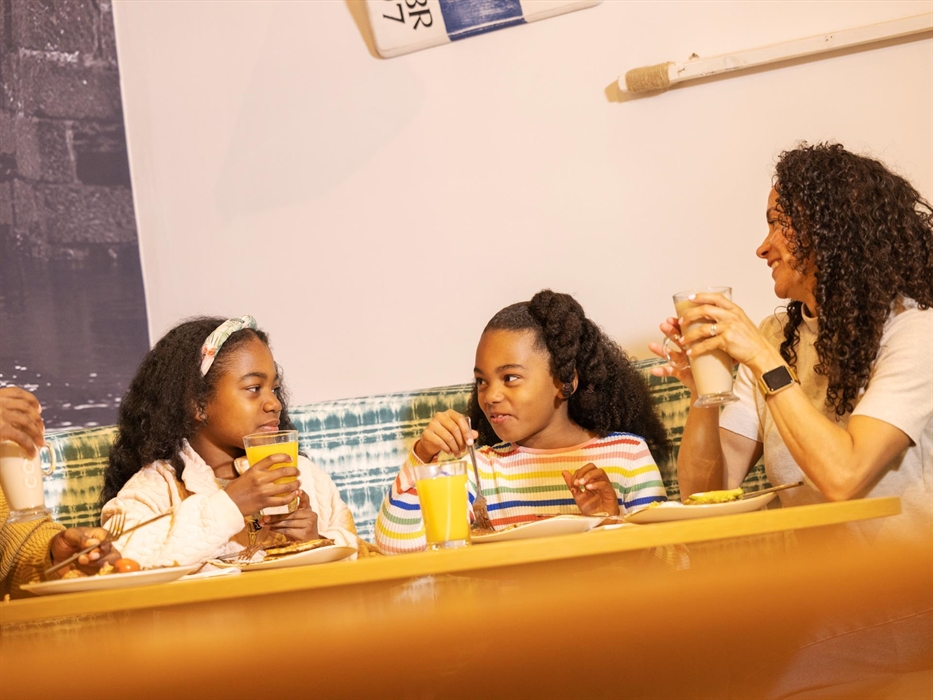 Boathouse Bar & Restaurant