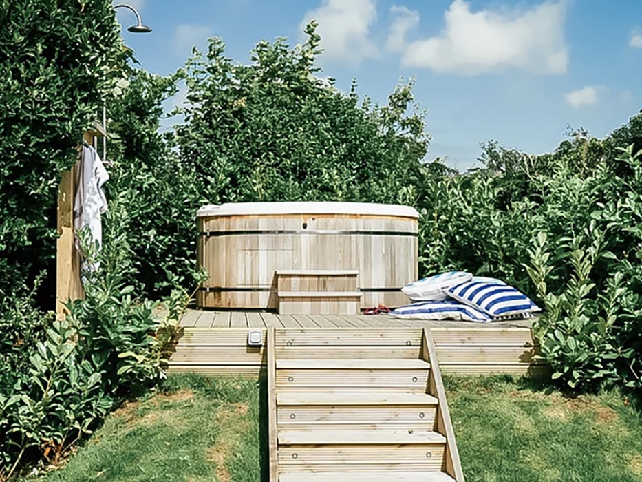 The Retreat – Two Hot Tubs & Tennis Court