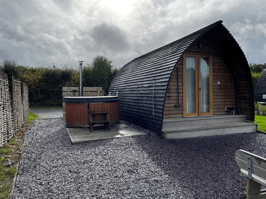 4 out of the 6 cabins have wood fired hot tubs with air bubble systems and LED lighting for you to relax into after a hard days exploring....yes pleas