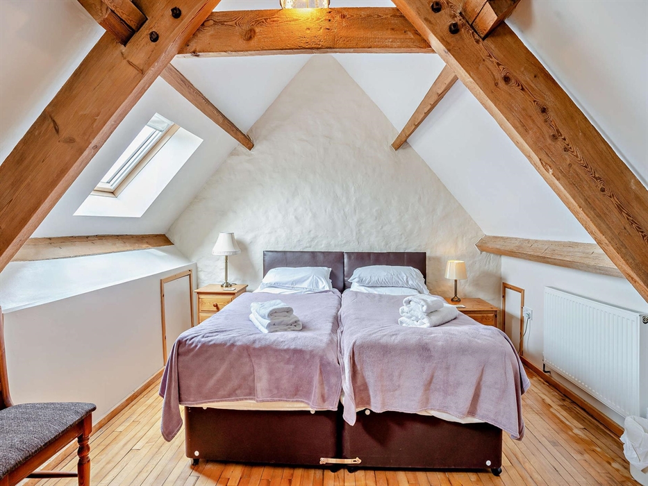 The Granary, second bedroom. Two superking or twin beds on request