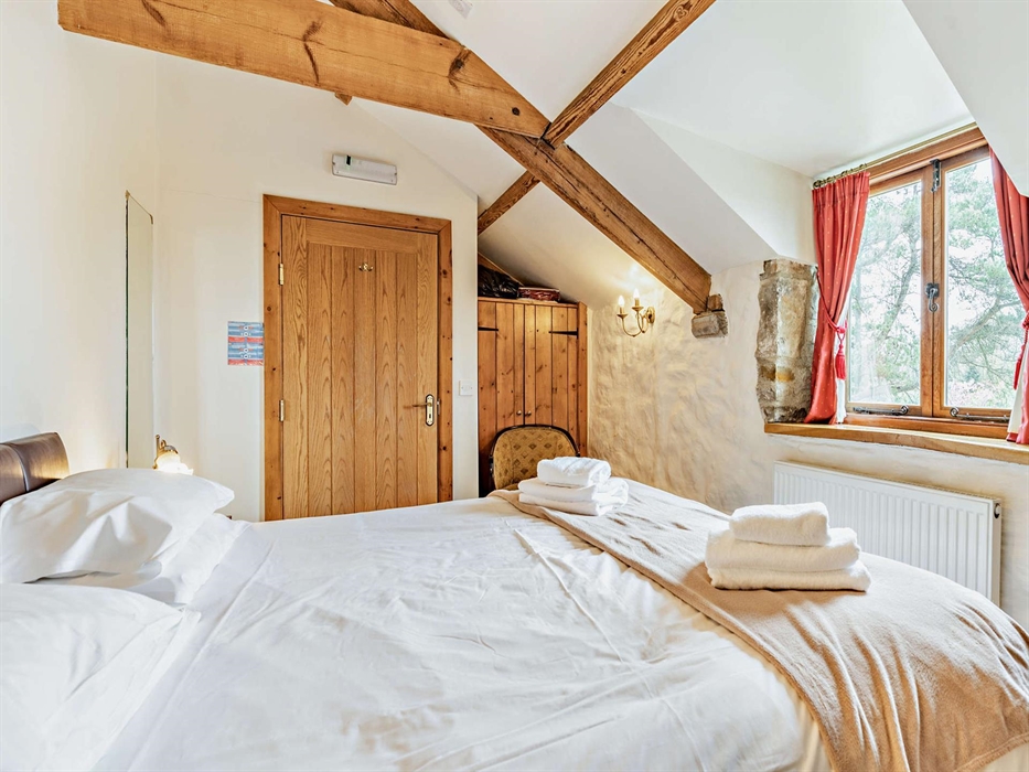 Room 4 (sleeps 2), superking + bathroom ensuite