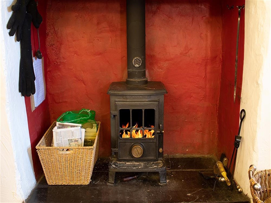 Y Bwthyn Llanberis log burner