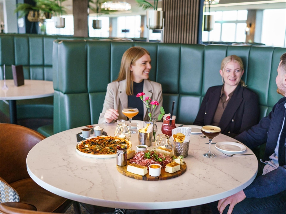 The Point Bar & Lounge