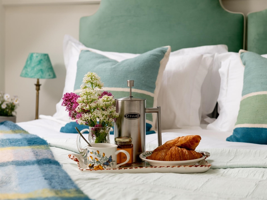 Upstairs superking bedroom with sea view
