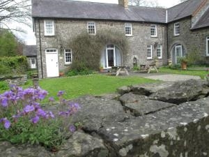 Waunifor carriage mews and Coachhouse