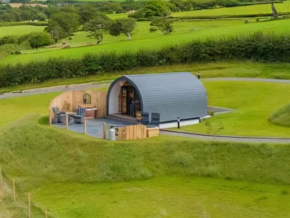 Glampio ger y gors glamping