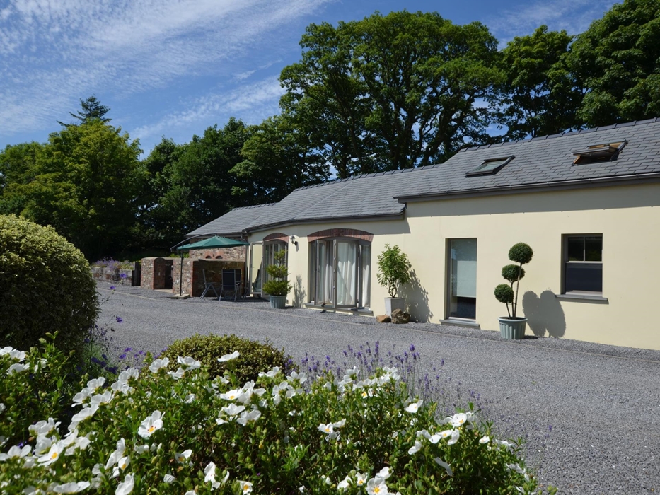 Front view of cottage