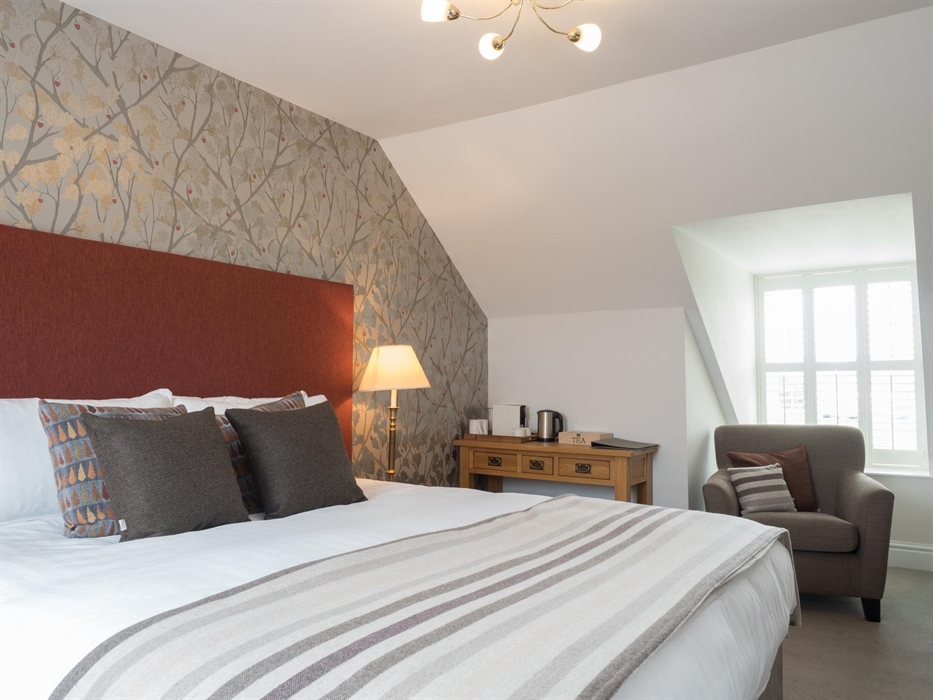 Llyn Super-king bedroom