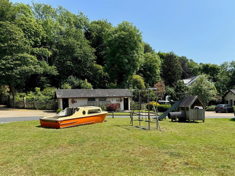 Sheltered Park with easy access to coast and country