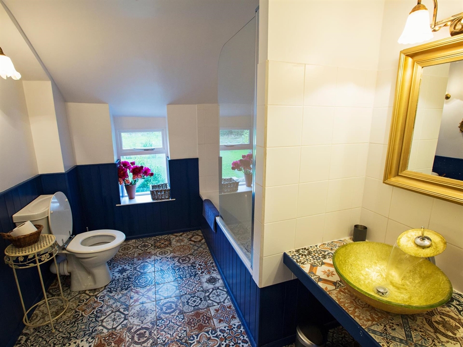 The Captains Room Bathroom