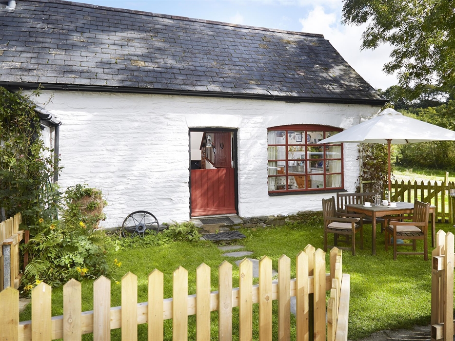 Traditional Welsh Cottage Lovingly renovated for modern cosy living