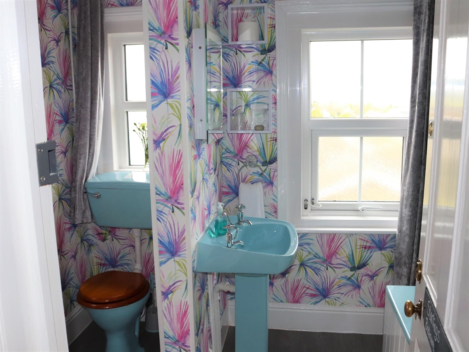 starling single bathroom