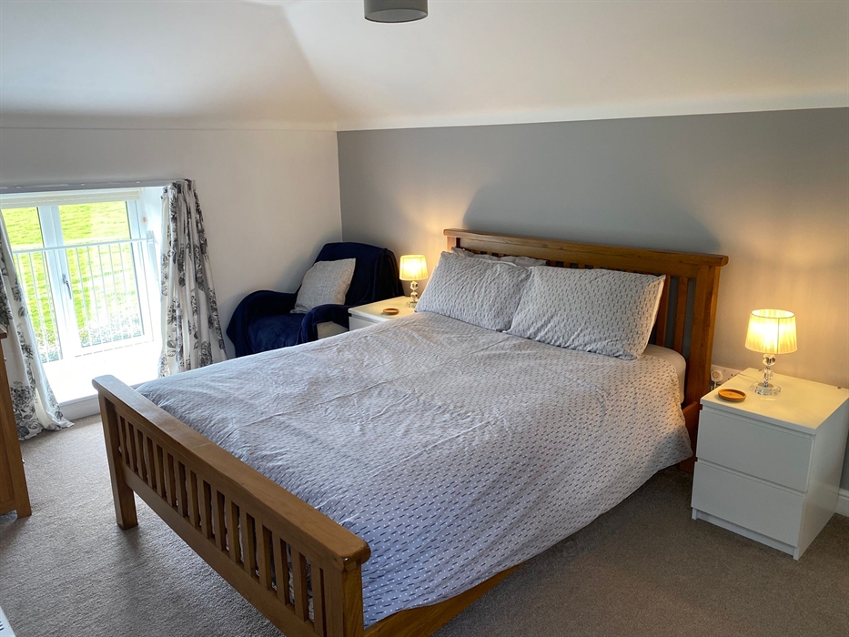 First floor double bedroom with kingsize bed