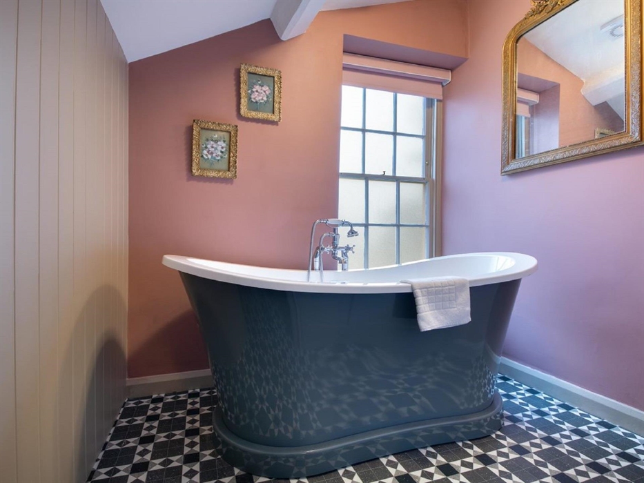 Kymin Roundtower Bathtub