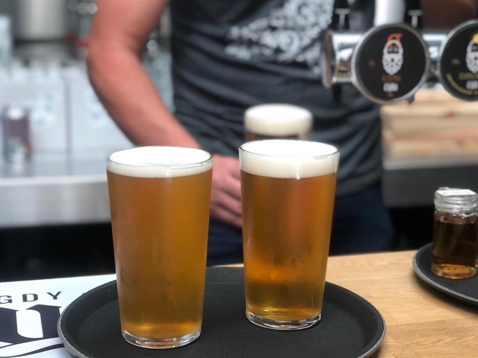 Drink in or take away! Tasting sessions by appointment.  Yfed i mewn neu adref. Sesiynnau blasu ar gael drwy apwyntiad.