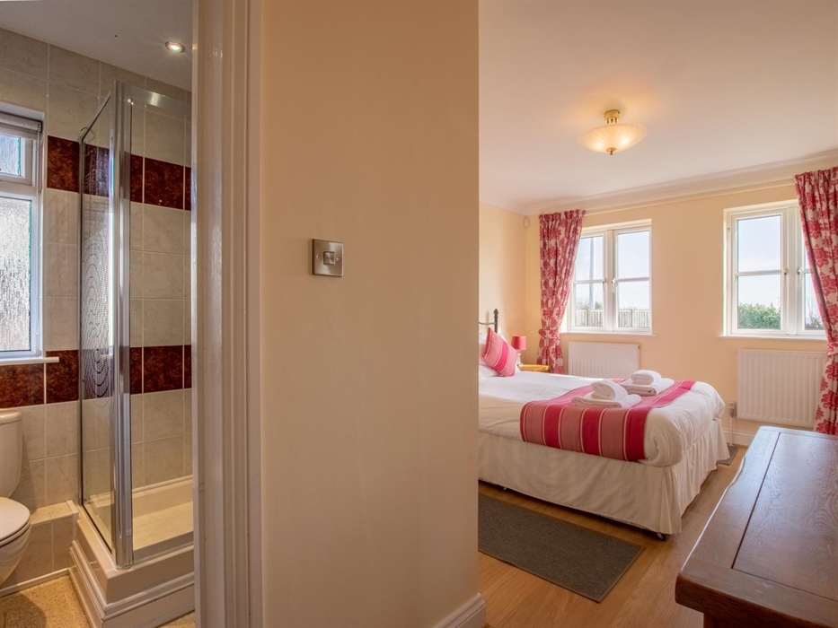 Our seafront cottages are at a 2 minutes walkable distance to Port Eynon Beach