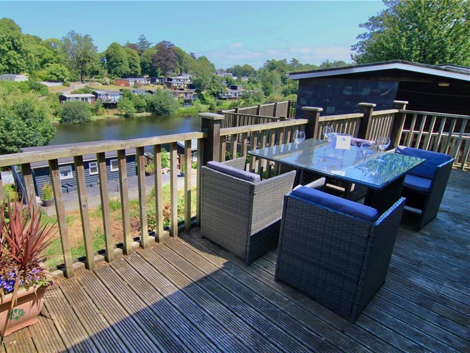 2095 - Lake View Chalet near Snowdon