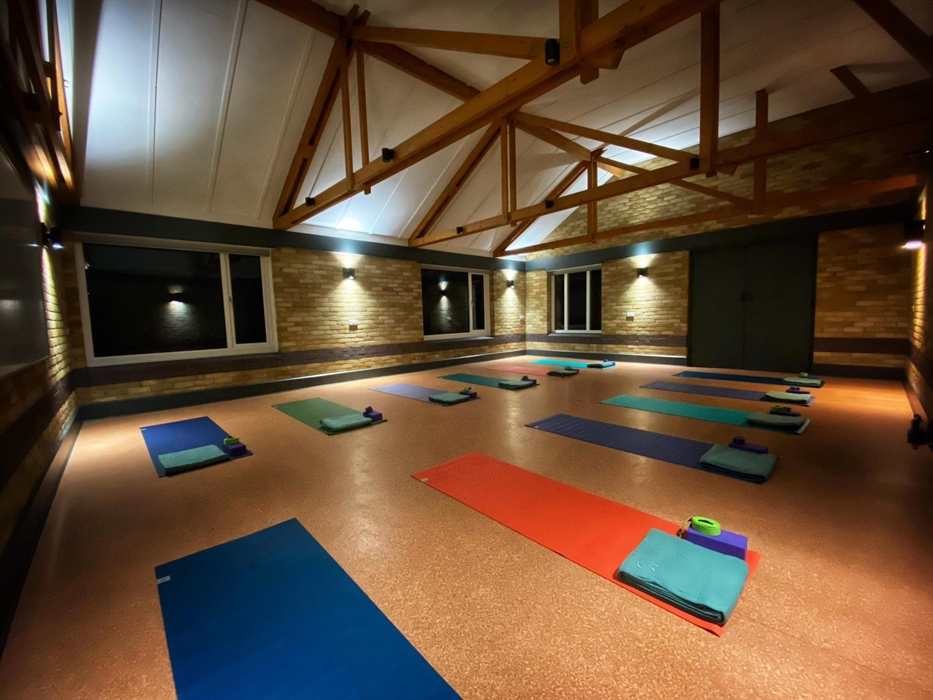 A flexible space that can be used for yoga retreats, meetings, exhibitions etc.