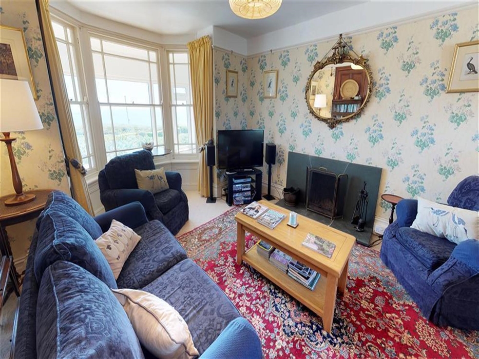 afllyafallon_living_room