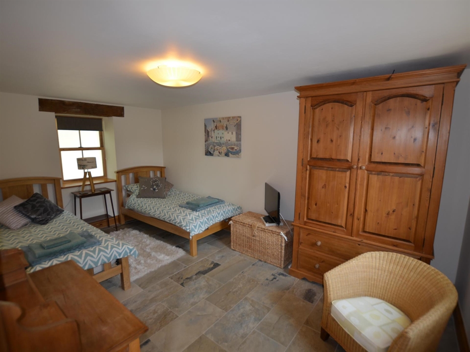 Downstairs twin room