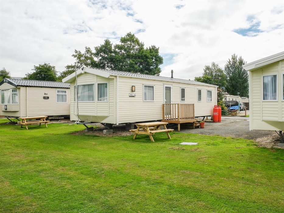 Lakeside Caravan Park - hire caravans