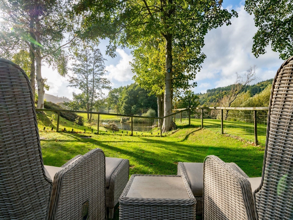 Imagine sitting here, coffee in hand, listening to the water slowly running past - is there a better way to start the day? we think not!