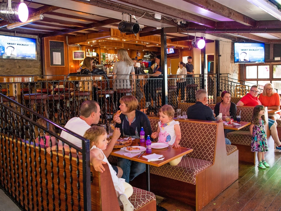 Grab a tasty bite to eat at Grondre Holiday Park's clubhouse