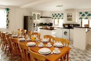 Large Kitchen Diner to seat 12