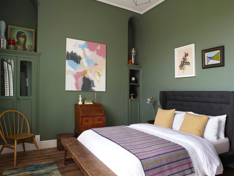 Each of The Royston’s bedrooms has its own unique character and style, featuring original artwork and a curated mix of vintage and designer furniture.