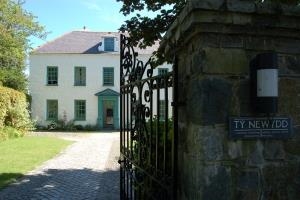 Ty Newydd