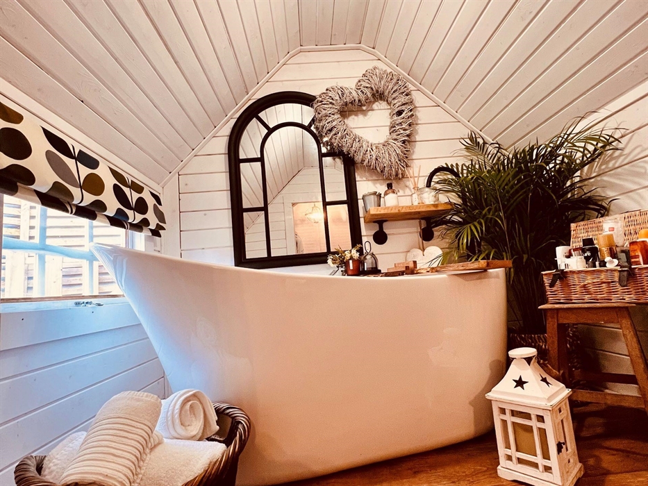 If the outdoor bathtub is not for you, don't panic we have another indoors! Light some candles, grab a book and plan some time for yourself in this gl