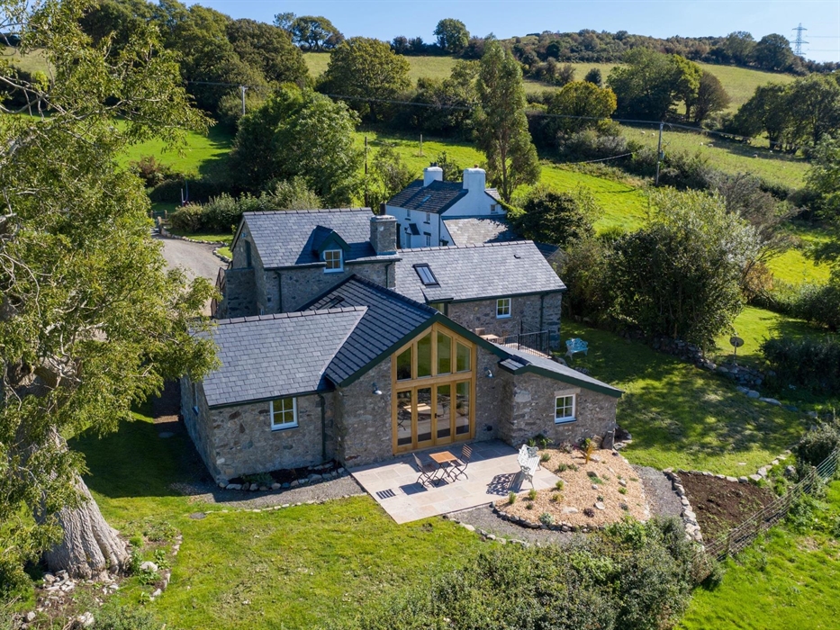 Holliday Cottage - Sleeps 7 - Self Catering