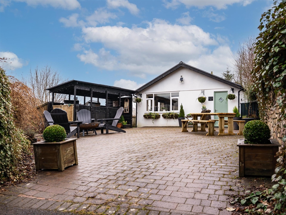 Your spacious private patio area has ample parking for two cars whilst still offering room for you to comfortably enjoy the outdoor space and all the