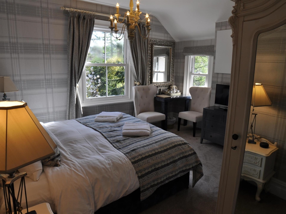 Garden View. Super king, can be set up as a Twin Room. Shower over bath.