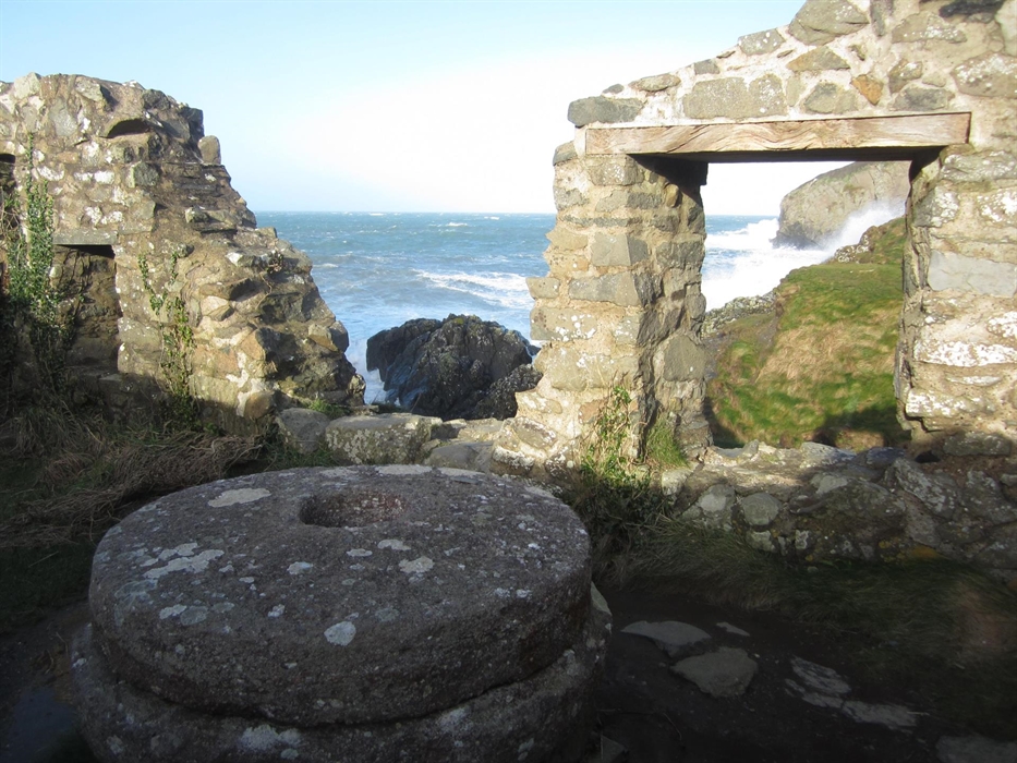 Ruined mill at Aberfelin beach, Trefin.