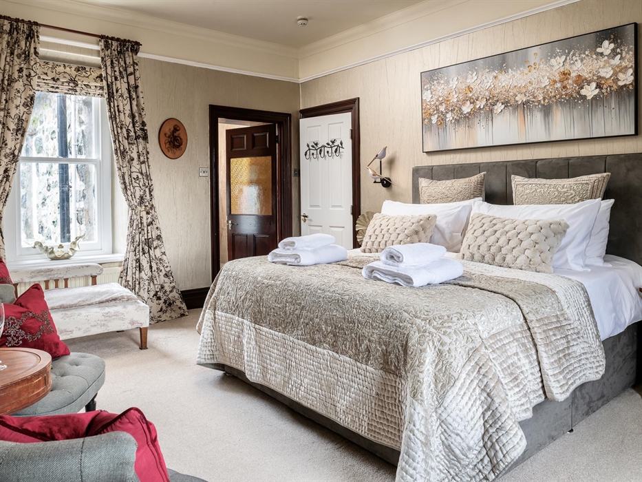 Honeysuckle Luxury Superior Room with ensuite walk in wall and rain shower ideal for a romantic getaway