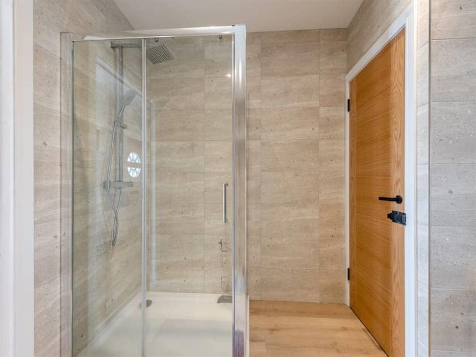 Ground Floor shower