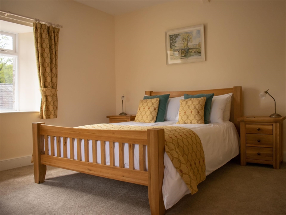 Y Fferws King/Family Room