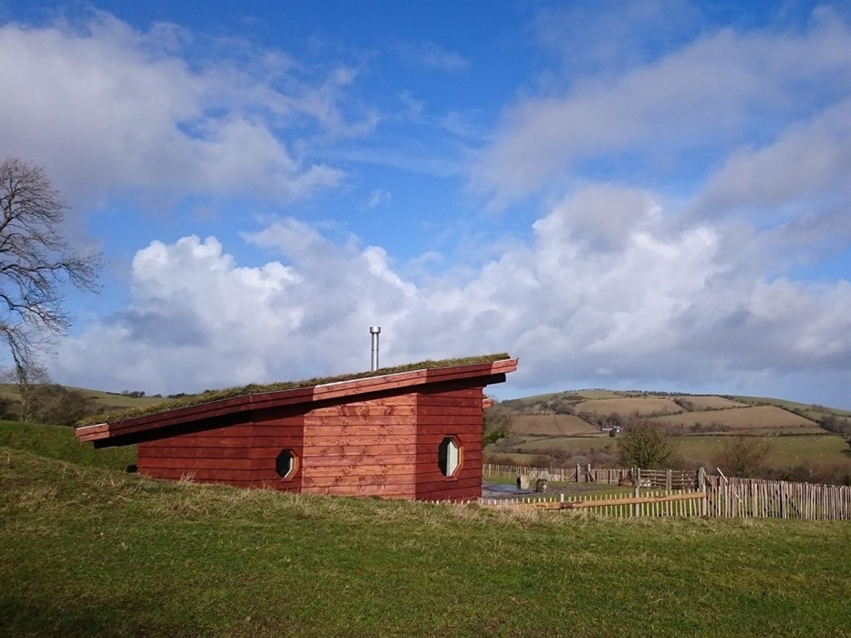 Set within wild meadows, Aerona eco lodge blends turf and timber for a truly peaceful retreat. Its soft curves and glowing windows invite guests to un