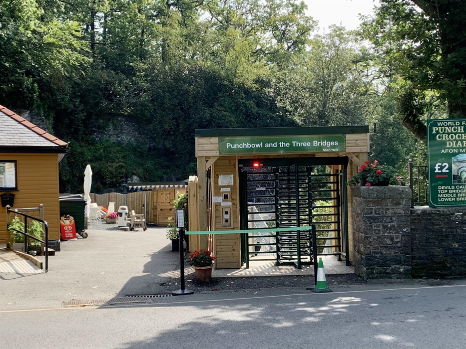 £2.00 per person entrance fee to see the 3 Bridges and the Punchbowl