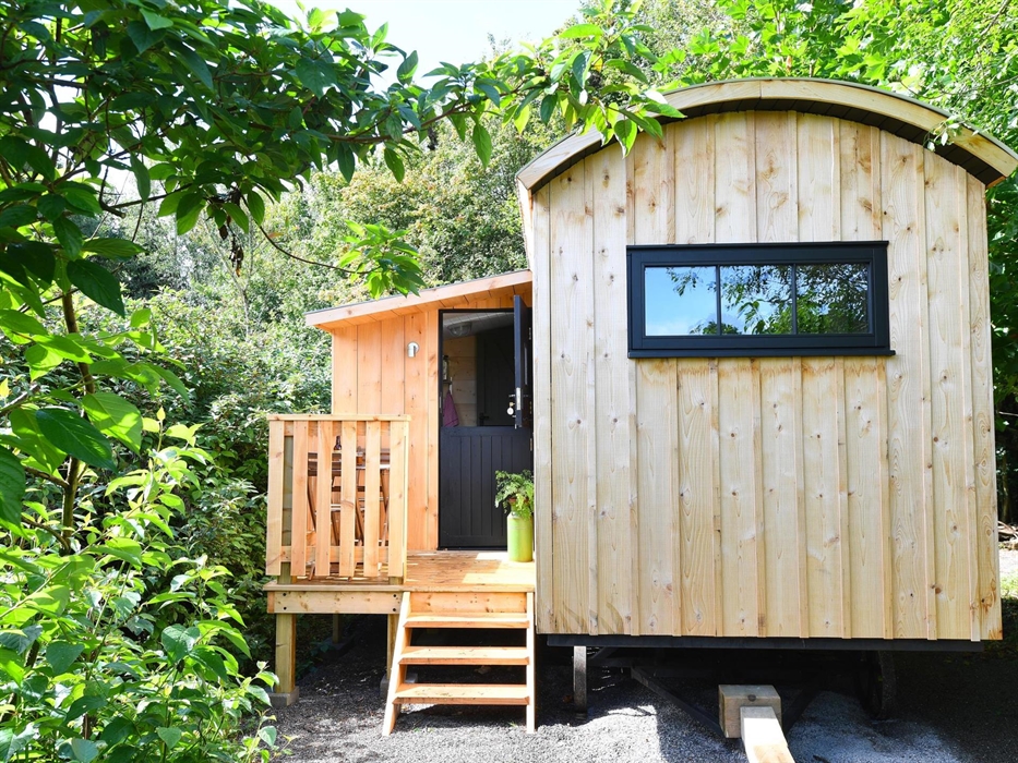 The Bugail Hut is nestled into the secluded arboretum and sheltered below a plane tree. Snuggle up in bed with views of nature all around, you can see