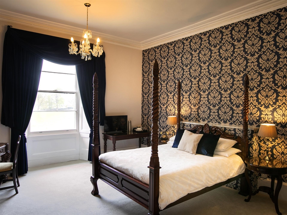 Large four poster double -room 5