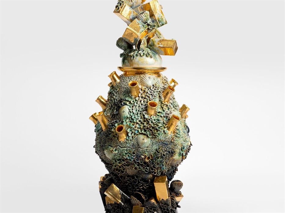 The “Under The Sea” body of work considers the impact of global warming and coastal erosion. It seeks to draw people’s attention to the impact of thes