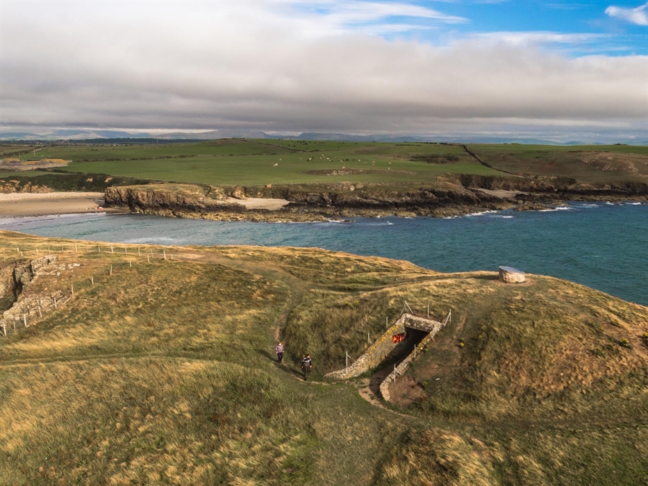 Barclodiaid y Gawres, Rhosneigr, Anglesey