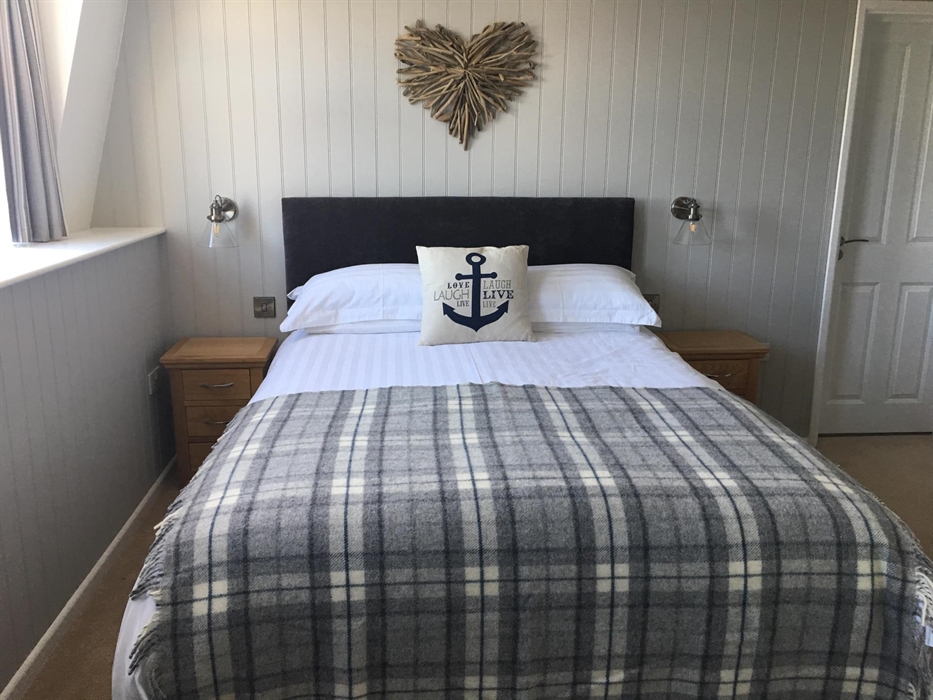 Room 7 Sea view room with King size bed